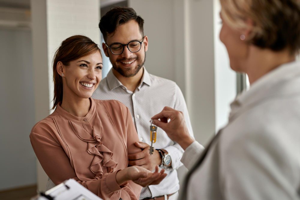 Comment choisir une agence immobilière fiable avant de signer un mandat ?